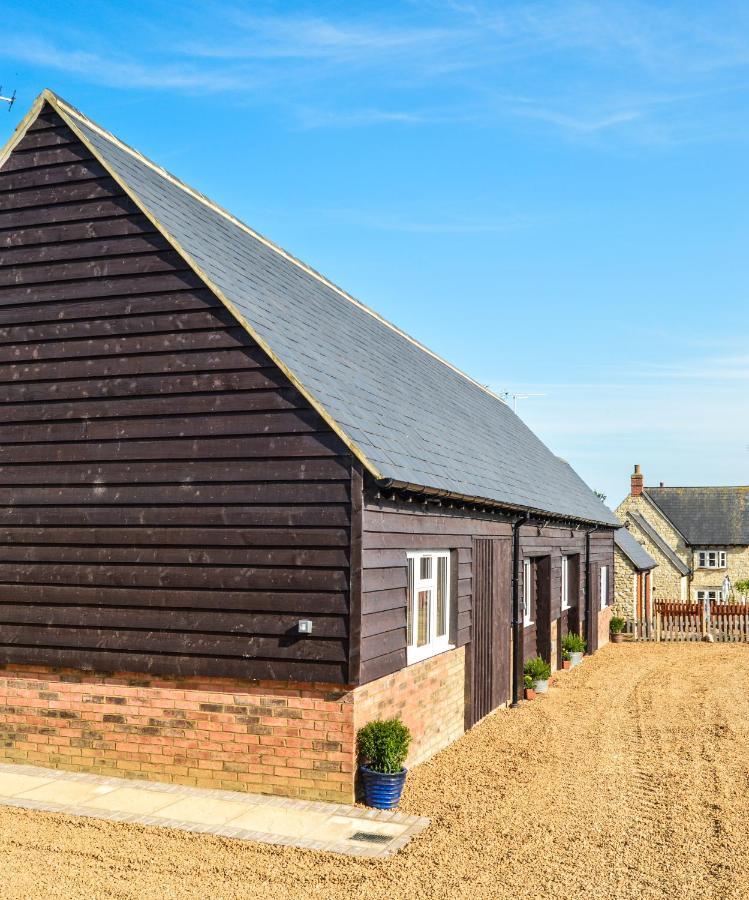 Buttercup Cottage At The Old Tractor Barn Brackley  Extérieur photo