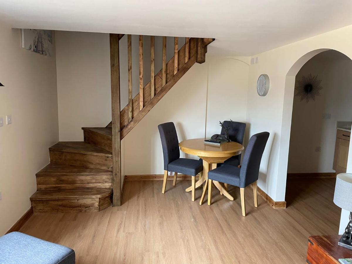 Buttercup Cottage At The Old Tractor Barn Brackley  Extérieur photo
