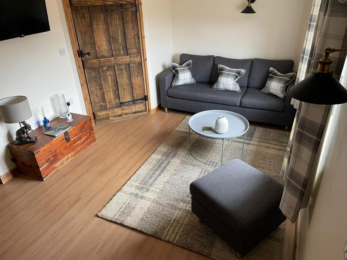 Buttercup Cottage At The Old Tractor Barn Brackley  Extérieur photo