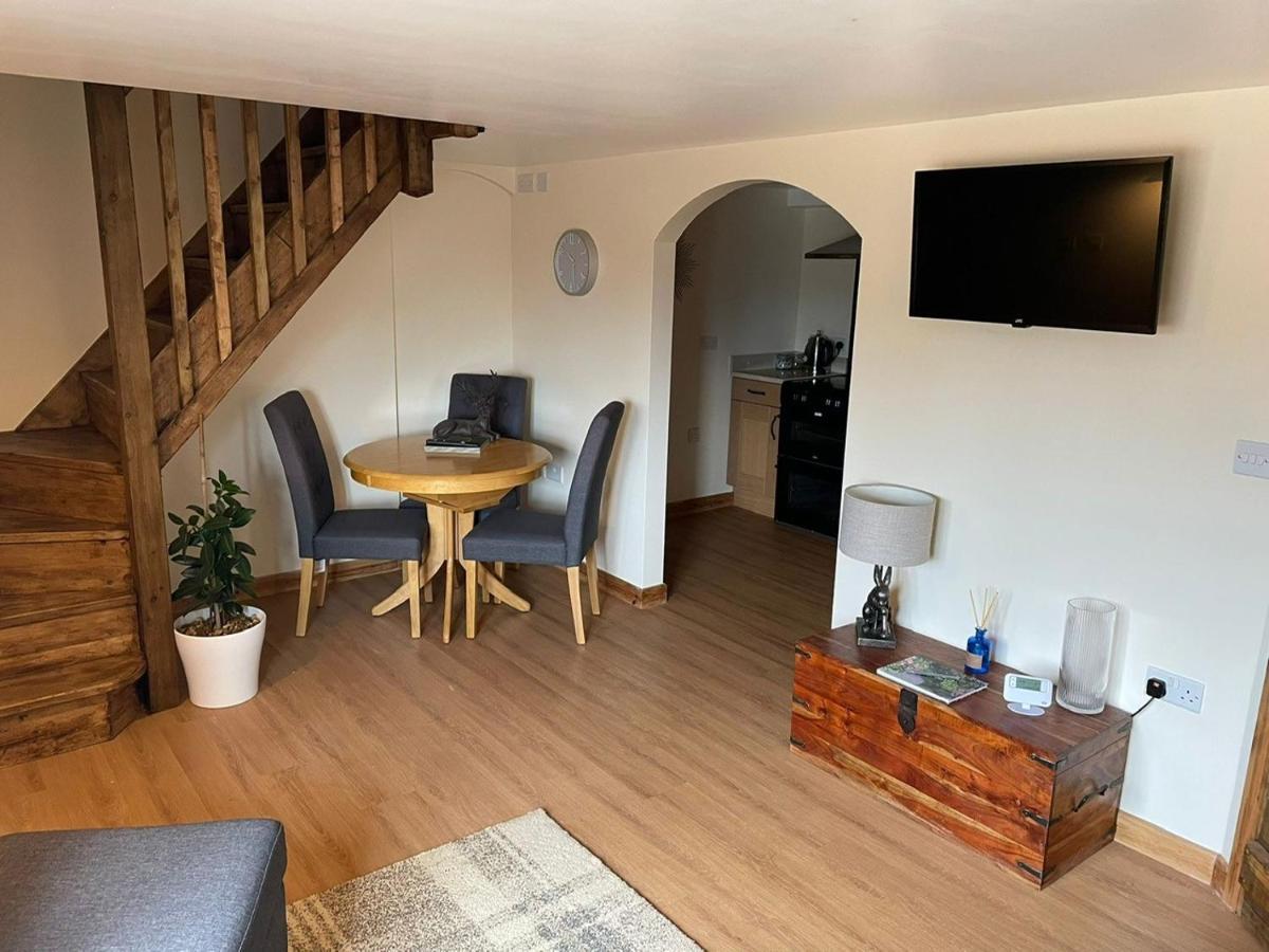 Buttercup Cottage At The Old Tractor Barn Brackley  Extérieur photo