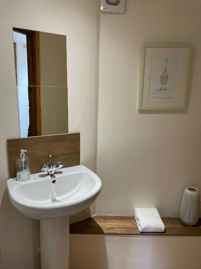 Buttercup Cottage At The Old Tractor Barn Brackley  Extérieur photo